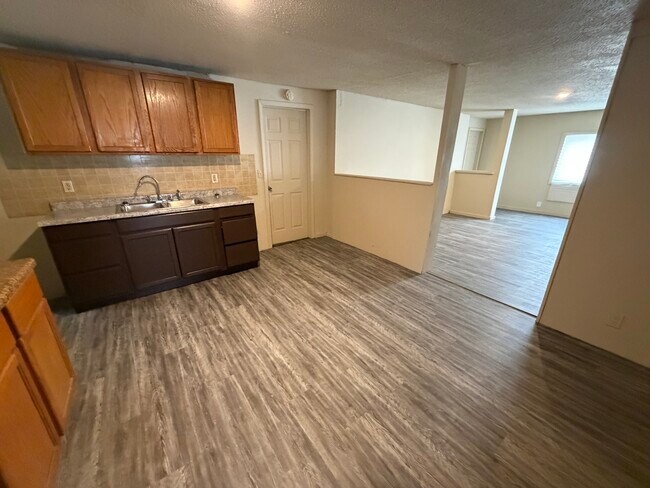 Photo - 601 W Woodbury St