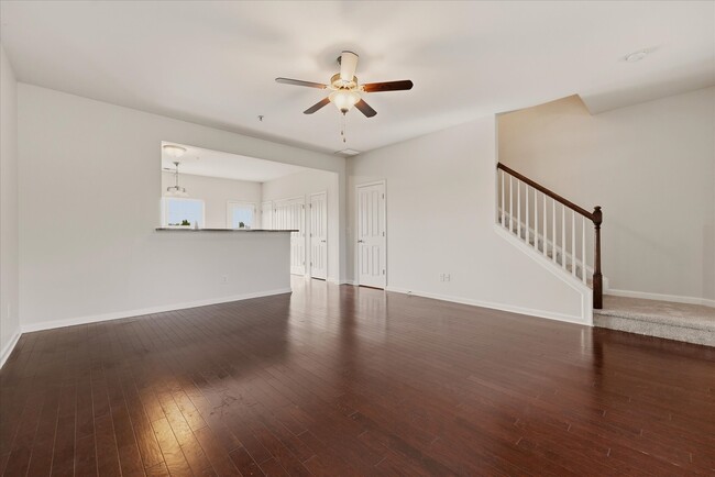 Photo - 2050 Hemlock Dr