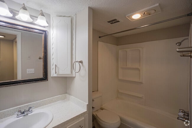 1BR, 1BA - 850SF