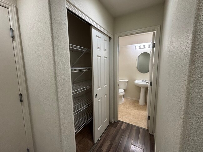 989 Grand Cerritos Ave