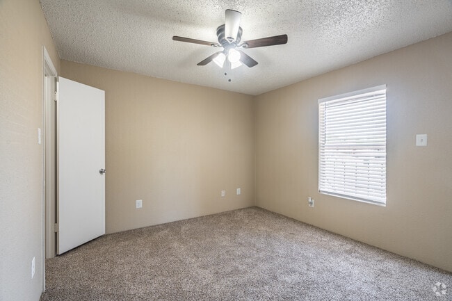 2HAB, 2BA - 900 ft² - Creekwood Village