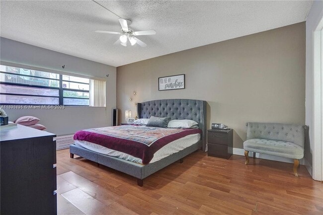 Photo - 1490 W 42nd Pl Unit 303