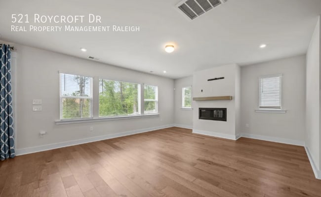 Photo - 521 Roycroft Dr