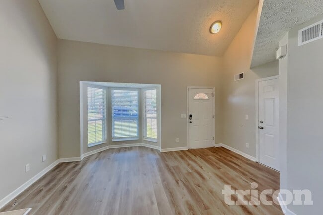 Photo - 2773 Riverbend Dr