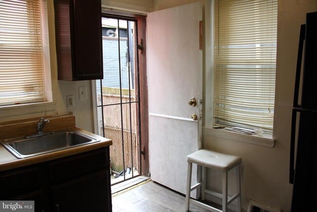 Photo - 3085 Potter St