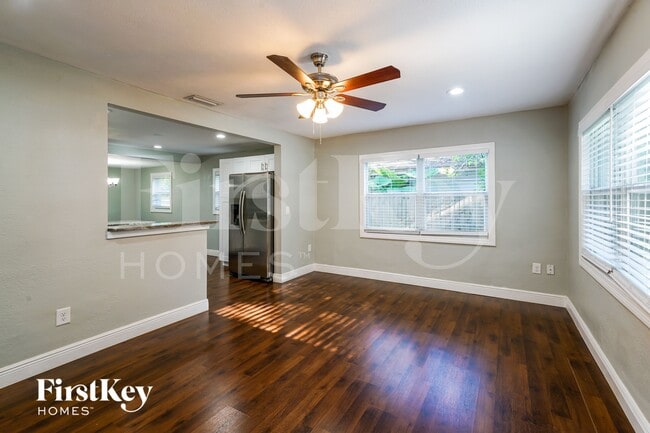 Photo - 6809 N Sterling Ave