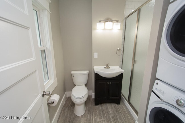 Photo - 653 Lynn St Unit B