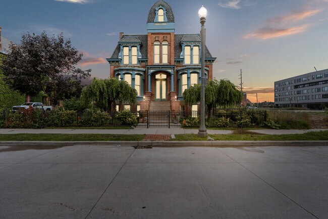 Building Photo - 291 Edmund Pl Unit 3