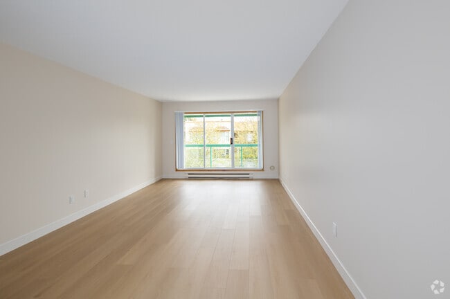 1BR, 1BA - 680SF - Living Room