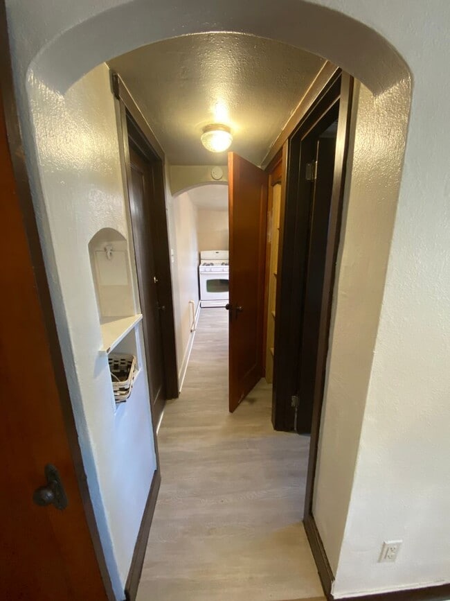 Photo - 110 E Rosser Ave Unit Lower Level