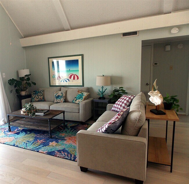 Photo - 16904 Beachcomber Dr