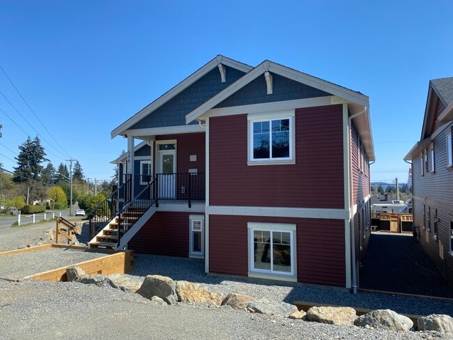 Building Photo - 598 Hillcrest Ave Unit 6