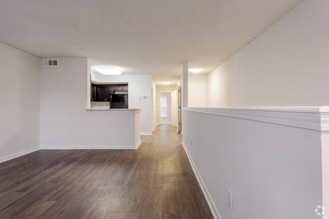 1BR, 1BA - 799 SF