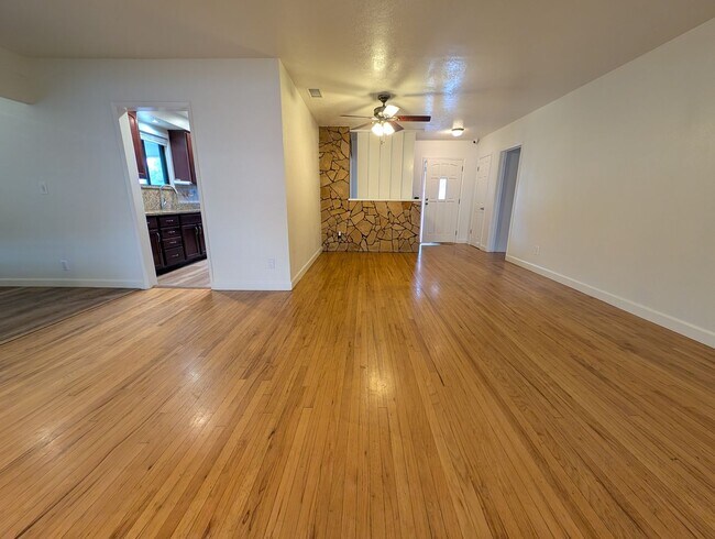 Photo - 748 W Gage Ave