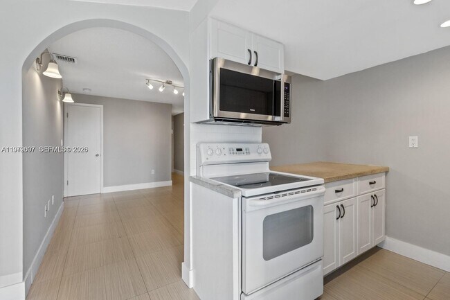 Photo - 777 SW 9th Ave Unit 413