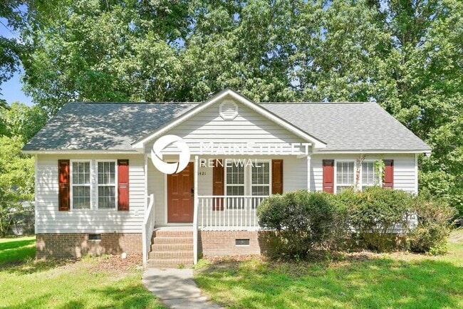 Building Photo - 3 Bedroom Pet-Friendly Home in Zebulon, NC with Main Street Renewal