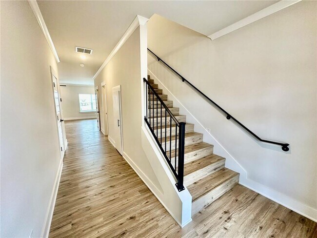 Photo - 2805 SW Hampshire Ave