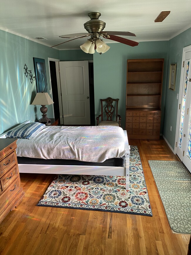 1367 Oakdale Ln Unit Master bedroom suite
