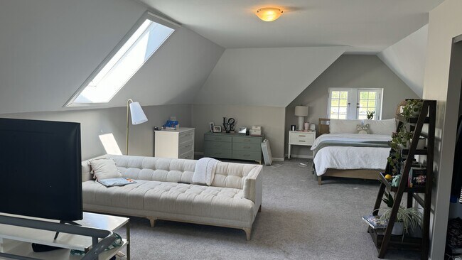 Photo - 221 W 4th St Unit 2