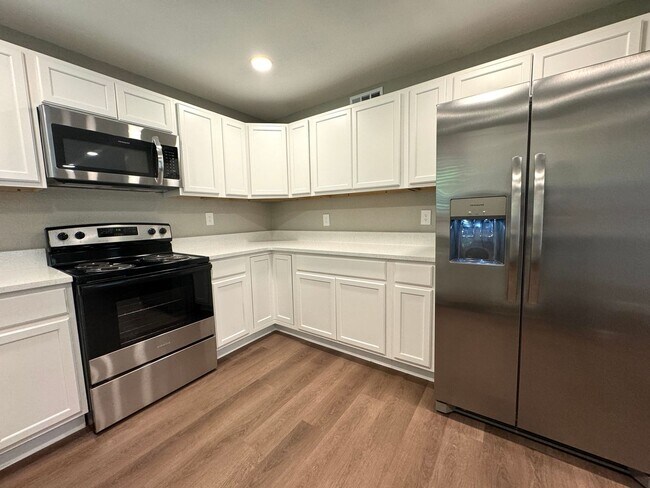 Photo - Spacious 6 Bed 6 Bath Newly Remodeled Home!