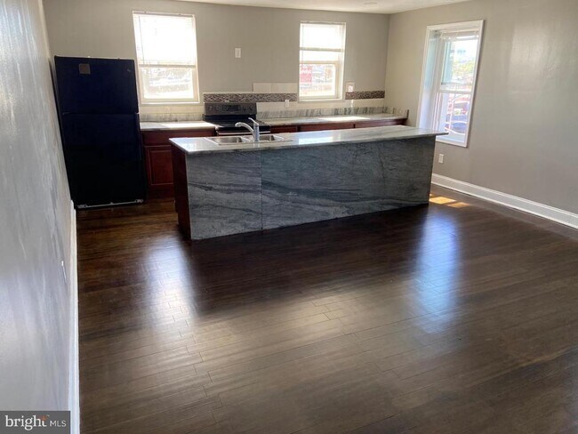 Photo - 190 W Lehigh Ave Unidad 3RD FL