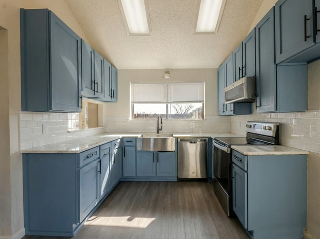 Photo - 504 Hilltop Dr