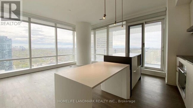 Photo - 1 Bloor St E Unité 2601