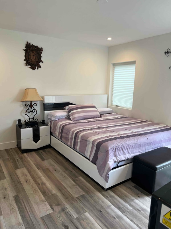 Photo - 8413 Woodley Ave