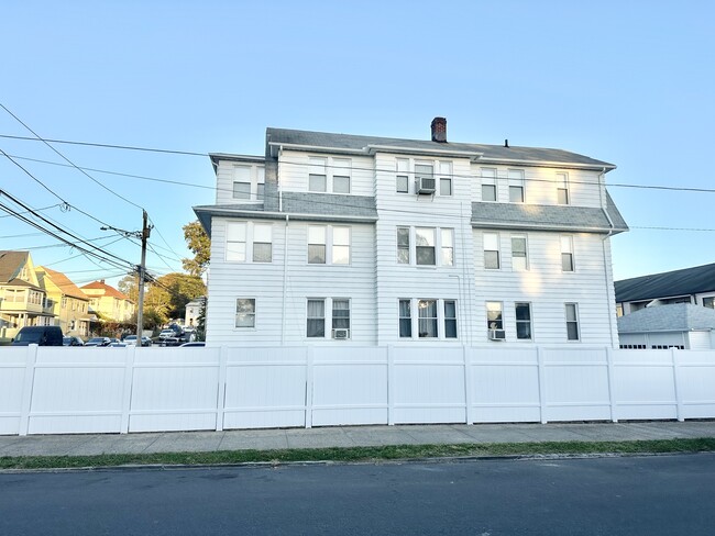 Photo - 69 Tremont Ave Unidad 2