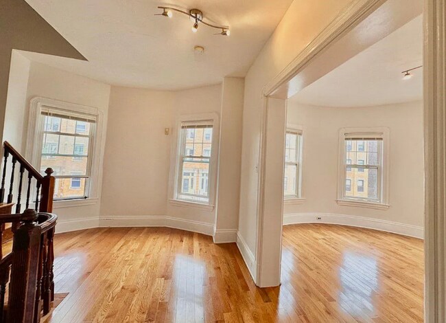 Photo - 98 Harrishof St Unit 2