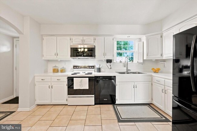 Photo - 736 Village Ln.