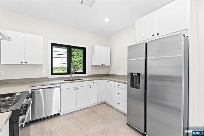 Photo - 165 Jefferson Ave Unit 2