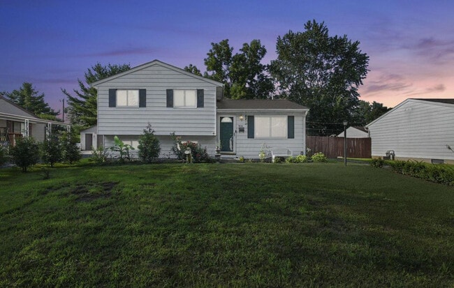 Building Photo - 5004 Bentler Dr