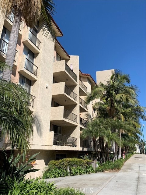 Photo - 535 Esplanade Unit 305