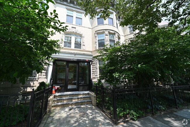 Building Photo - 1249 Beacon St Unit 2 Rental