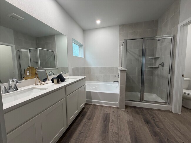 Photo - 533 Shoreview Dr