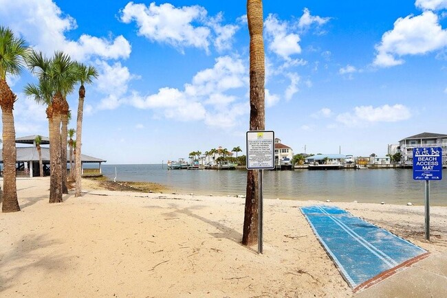Photo - 14610 Coral Dr