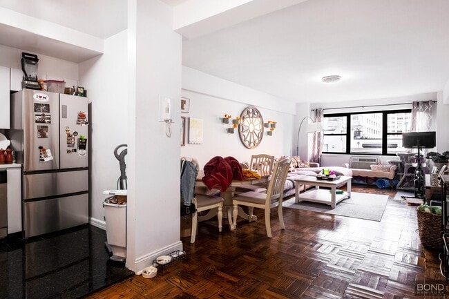 Building Photo - 219 E 69th St Unit 7L Rental