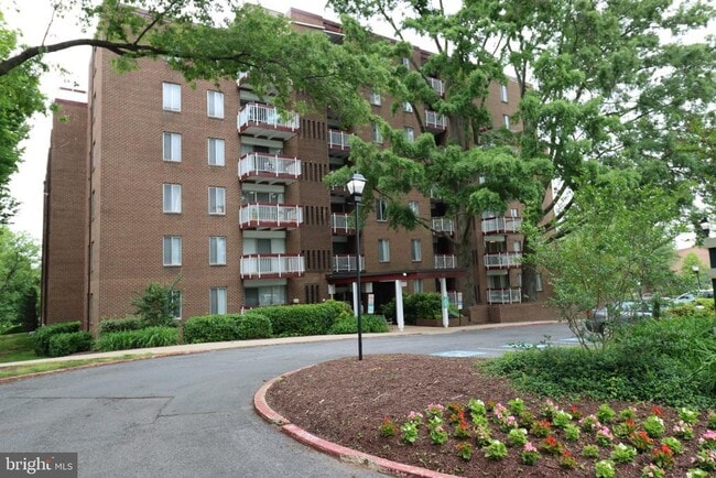 Building Photo - 10850 Green Mountain Cir Unit 303