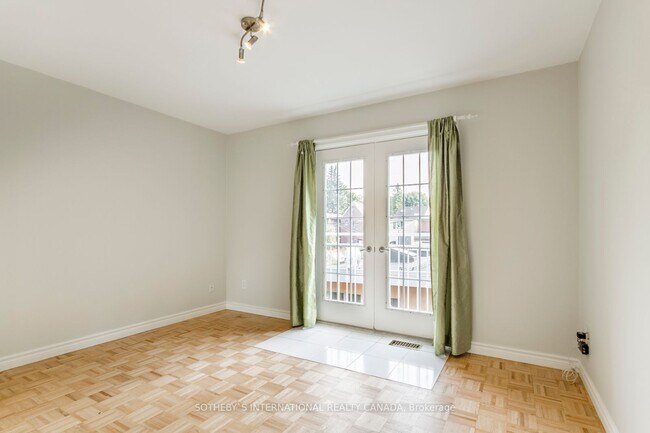 Photo - 37 Bristol Av Unit Upstairs 2BR