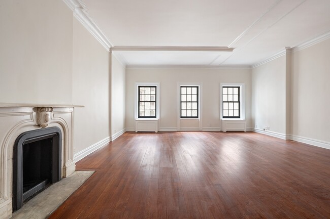 Photo - Massive duplex 3 br/2.5bath Private terrace