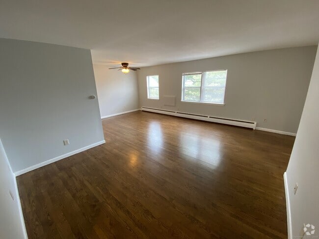 Building Photo - 15 Elizabeth St Unit 67 Rental