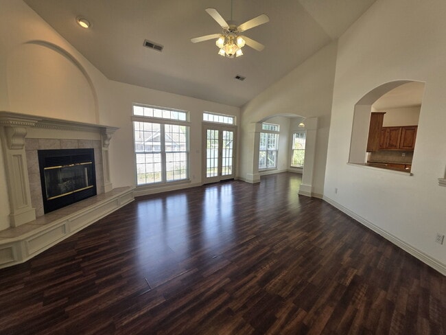 Photo - 302 Cross Creek Dr