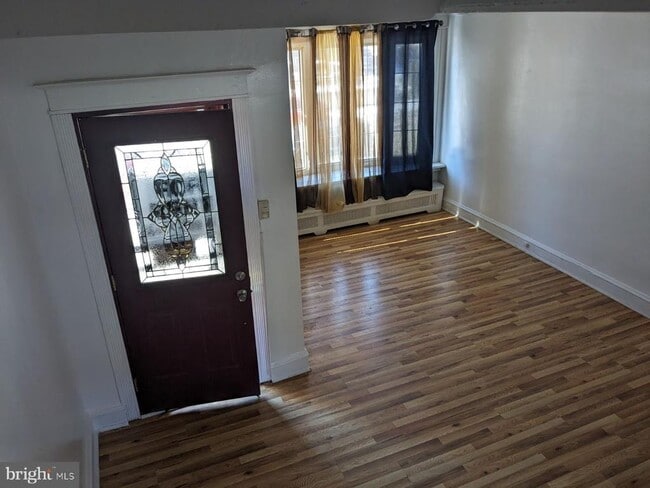 Photo - 7131 Louise St