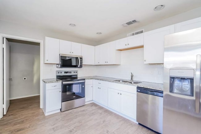 Photo - 4736 Scots Briar Ln