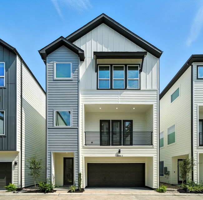 Building Photo - 2304 Hoskins Dr Rental