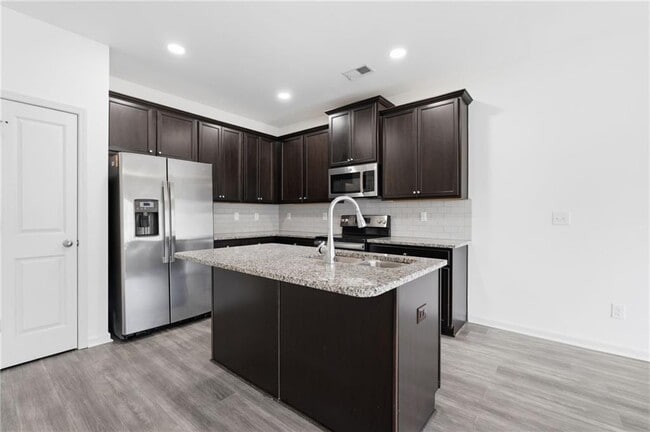 Building Photo - 7134 Gladstone Cir