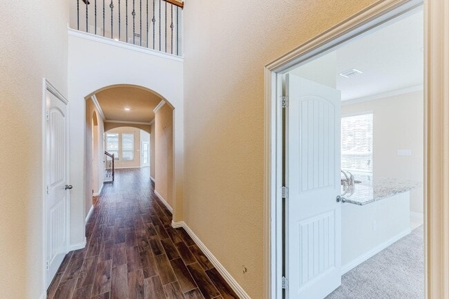 Photo - 4713 Lake Cove Way