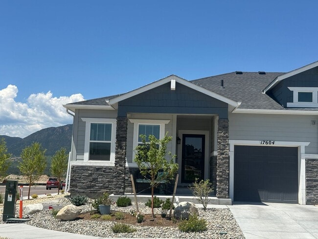 Building Photo - Low-Maintenance Living with the Best View in the Neighborhood