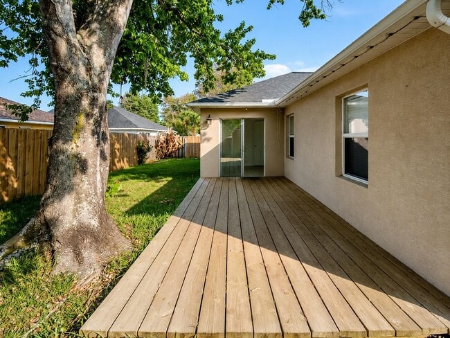 Photo - 405 Island View Cir